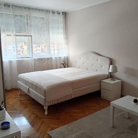 Red Square Apartment Pirot Exterior foto