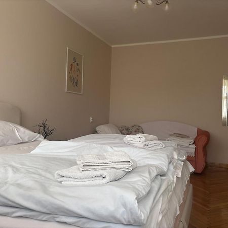 Red Square Apartment Pirot Exterior foto