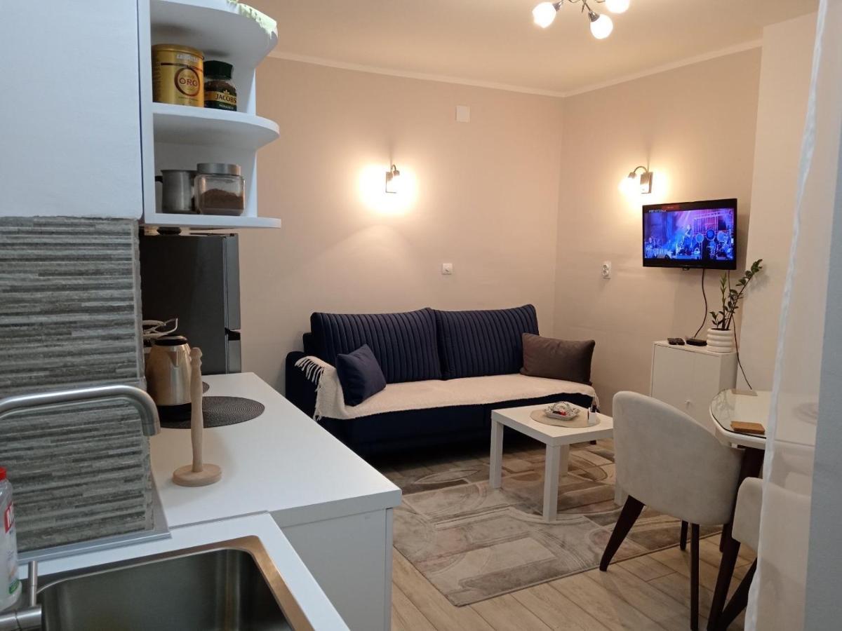 Red Square Apartment Pirot Exterior foto