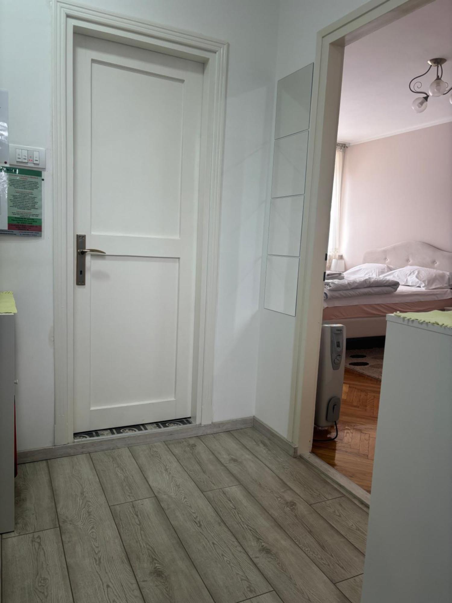 Red Square Apartment Pirot Exterior foto